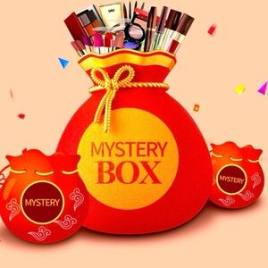 Glamour & Glow Mystery Box: A mixture of 7 Full size items You’ll Love!